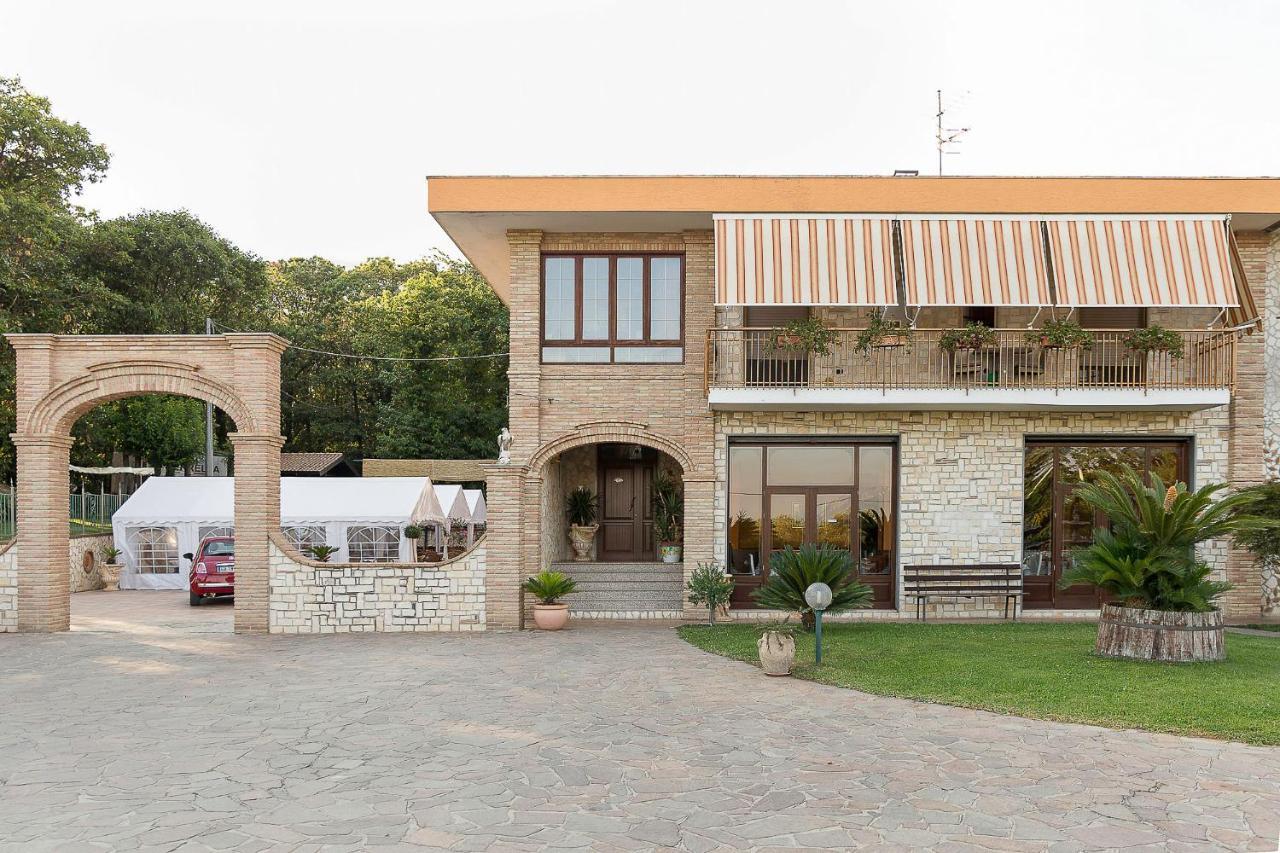 Rooms & Restaurant Il Castagneto Campagna Exterior photo