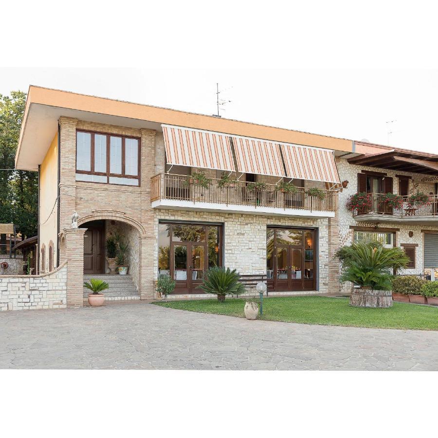 Rooms & Restaurant Il Castagneto Campagna Exterior photo