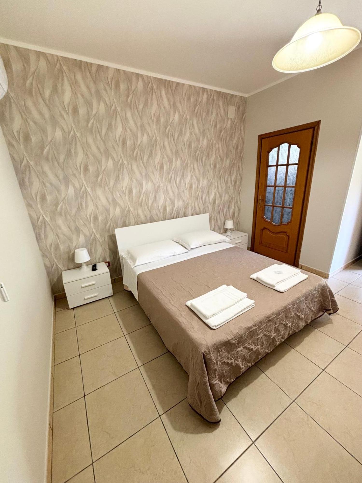 Rooms & Restaurant Il Castagneto Campagna Exterior photo