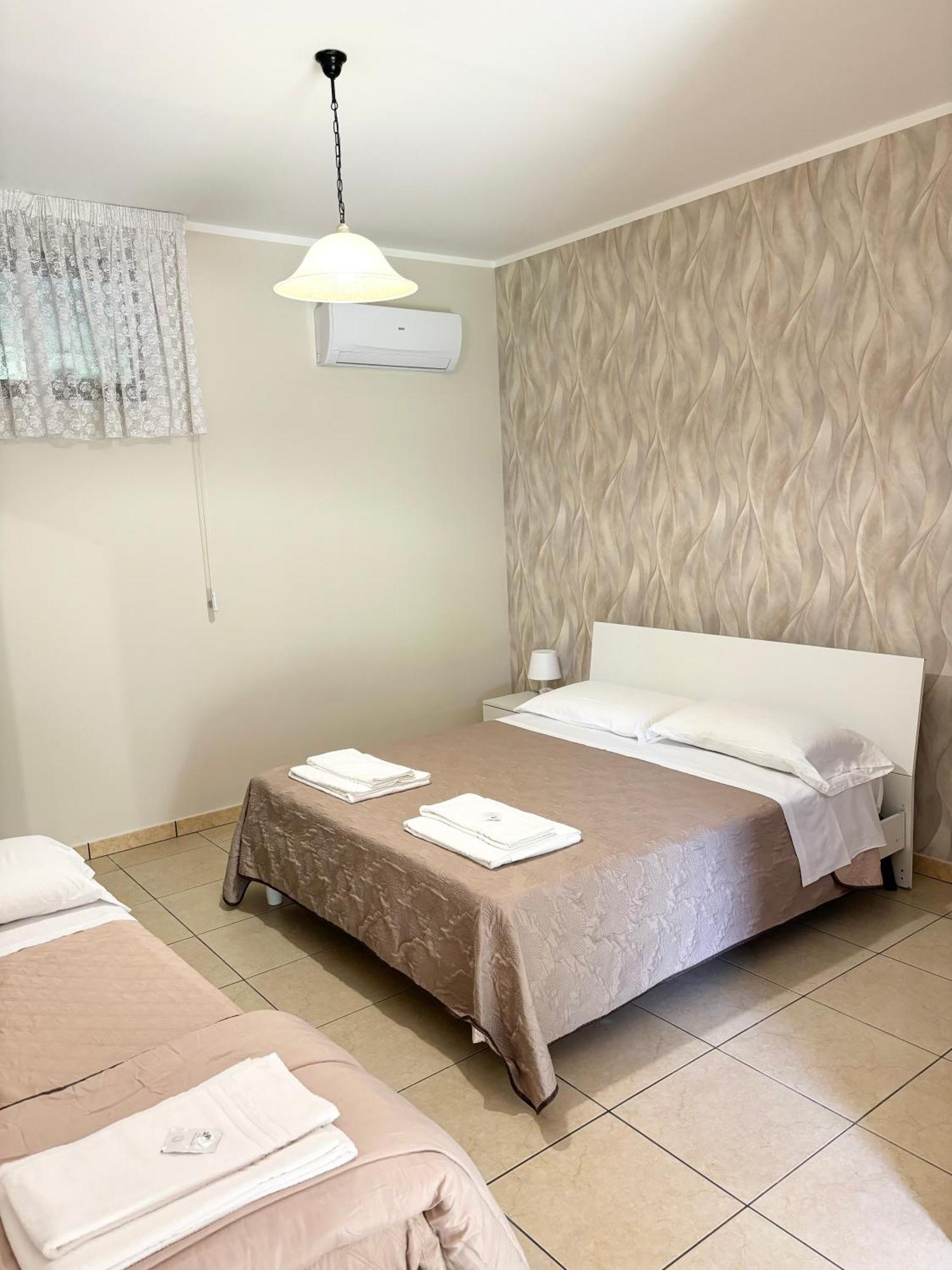 Rooms & Restaurant Il Castagneto Campagna Exterior photo